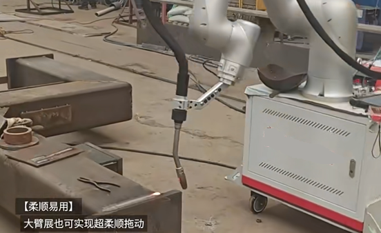 im电竞协作焊接典型应用：立焊转平焊一次成型